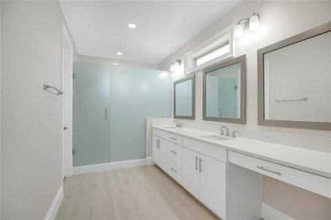 House in Winter Garden, Florida 4 bedrooms, 389.17 sq.m. № 2405087 - photo 29