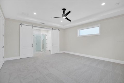 House in Winter Garden, Florida 4 bedrooms, 389.17 sq.m. № 2405087 - photo 17
