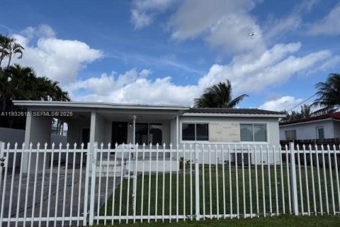 Villa ou maison à vendre à Miami, Floride: 4 chambres, 162.3 m2 № 1991136 - photo 3