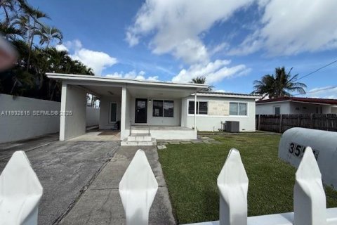 Villa ou maison à vendre à Miami, Floride: 4 chambres, 162.3 m2 № 1991136 - photo 6
