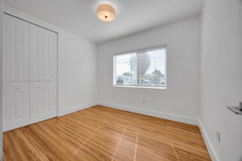 House in Miami, Florida 4 bedrooms, 162.3 sq.m. № 1991136 - photo 19