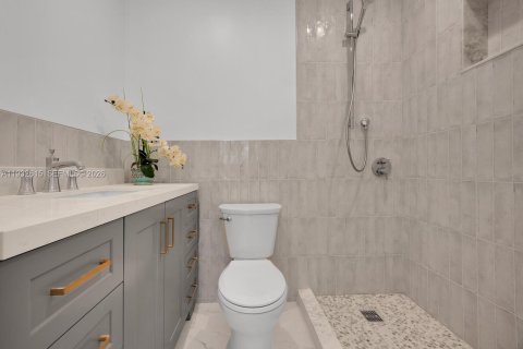 House in Miami, Florida 4 bedrooms, 162.3 sq.m. № 1991136 - photo 18