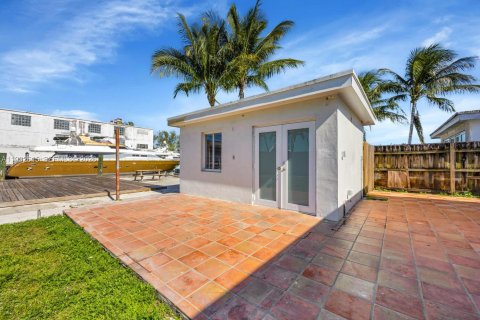 House in Miami, Florida 4 bedrooms, 162.3 sq.m. № 1991136 - photo 30