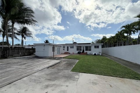 Villa ou maison à vendre à Miami, Floride: 4 chambres, 162.3 m2 № 1991136 - photo 5