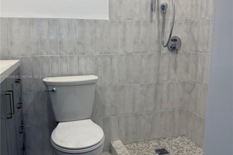 House in Miami, Florida 4 bedrooms, 162.3 sq.m. № 1991136 - photo 10