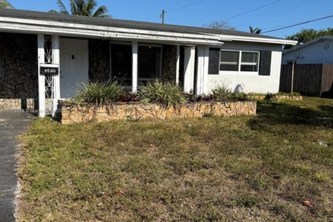 House in Dania Beach, Florida 3 bedrooms, 140 sq.m. № 1610176 - photo 24