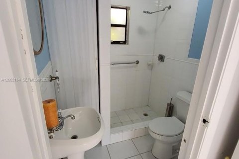 Casa en alquiler en North Miami Beach, Florida, 2 dormitorios, 214.05 m2 № 2067539 - foto 14