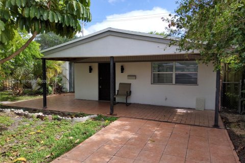 Casa en North Miami Beach, Florida 2 dormitorios, 214.05 m2 № 2067539