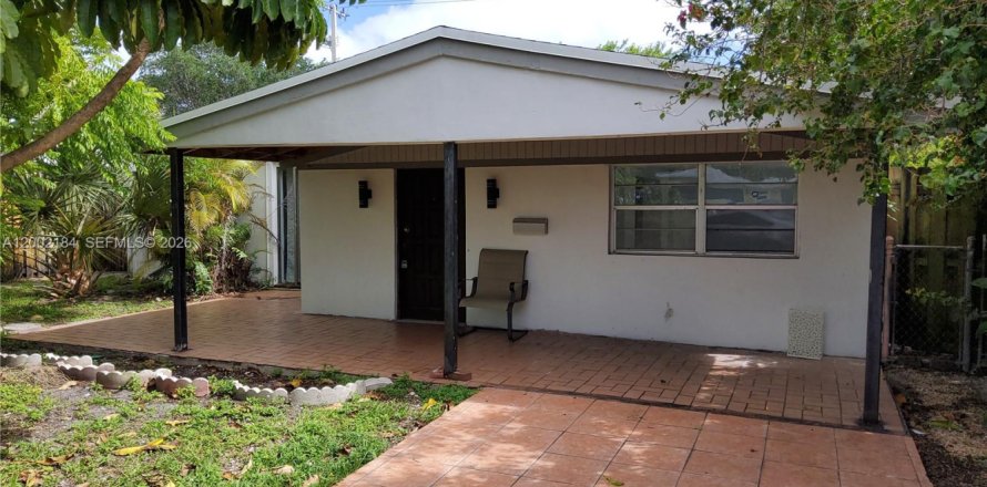 Casa en North Miami Beach, Florida 2 dormitorios, 214.05 m2 № 2067539