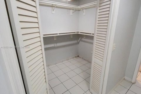 Casa en alquiler en North Miami Beach, Florida, 2 dormitorios, 214.05 m2 № 2067539 - foto 12