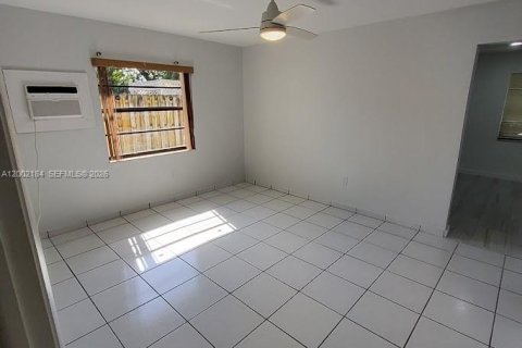 Casa en alquiler en North Miami Beach, Florida, 2 dormitorios, 214.05 m2 № 2067539 - foto 13