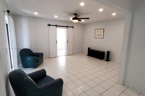 Casa en alquiler en North Miami Beach, Florida, 2 dormitorios, 214.05 m2 № 2067539 - foto 7