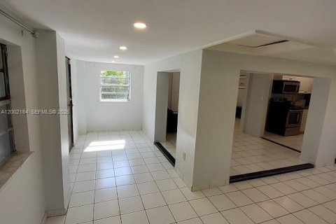 Casa en alquiler en North Miami Beach, Florida, 2 dormitorios, 214.05 m2 № 2067539 - foto 5