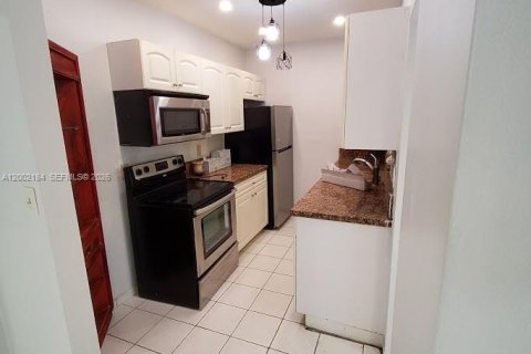 Casa en alquiler en North Miami Beach, Florida, 2 dormitorios, 214.05 m2 № 2067539 - foto 9