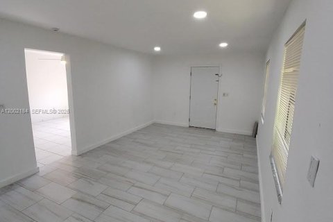 Casa en alquiler en North Miami Beach, Florida, 2 dormitorios, 214.05 m2 № 2067539 - foto 16