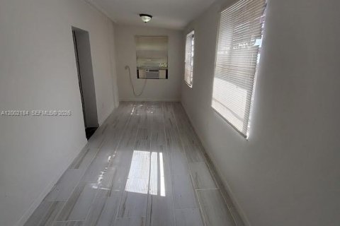 Casa en alquiler en North Miami Beach, Florida, 2 dormitorios, 214.05 m2 № 2067539 - foto 8