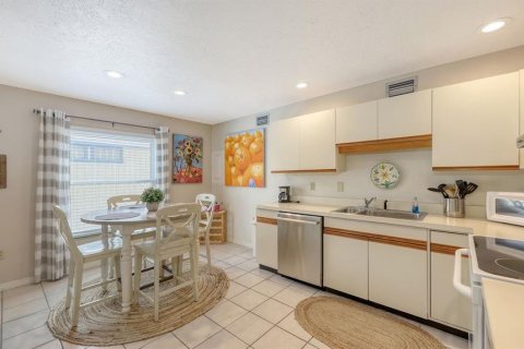 Immobilier commercial à vendre à Sarasota, Floride: 5 chambres, 302.86 m2 № 2426890 - photo 8