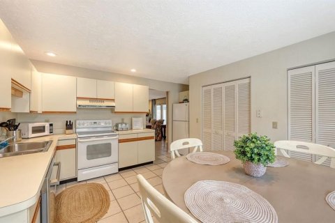 Immobilier commercial à vendre à Sarasota, Floride: 5 chambres, 302.86 m2 № 2426890 - photo 9