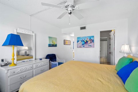 Condo in New Smyrna Beach, Florida, 1 bedroom  № 1437862 - photo 12