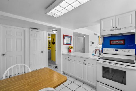 Condo in New Smyrna Beach, Florida, 1 bedroom  № 1437862 - photo 7