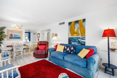 Condo in New Smyrna Beach, Florida, 1 bedroom  № 1437862 - photo 2