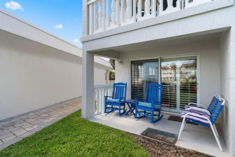 Condo in New Smyrna Beach, Florida, 1 bedroom  № 1437862 - photo 1