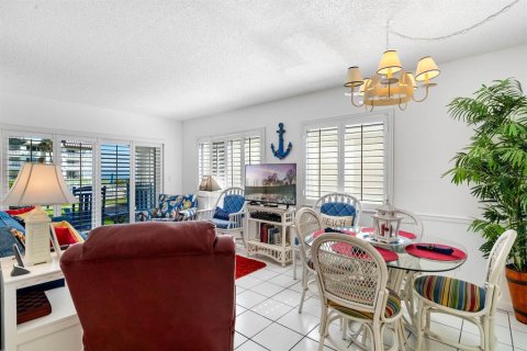Condo in New Smyrna Beach, Florida, 1 bedroom  № 1437862 - photo 3