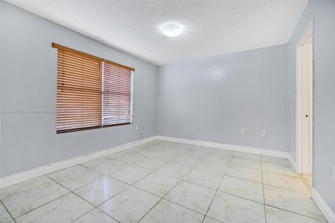 Copropriété à louer à Miami, Floride: 2 chambres, 90.95 m2 № 1962967 - photo 19