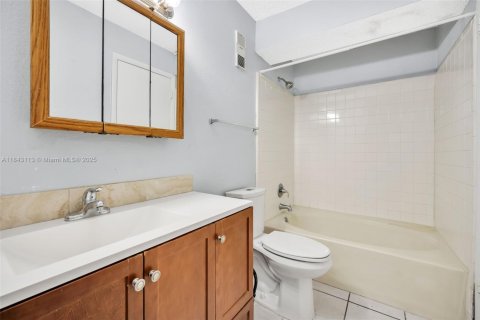 Copropriété à louer à Miami, Floride: 2 chambres, 90.95 m2 № 1962967 - photo 22