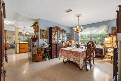 House in Leesburg, Florida 4 bedrooms, 205.13 sq.m. № 1911855 - photo 16