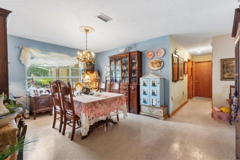 House in Leesburg, Florida 4 bedrooms, 205.13 sq.m. № 1911855 - photo 17