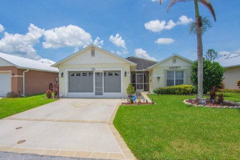 House in St. Lucie, Florida 3 bedrooms, 184.32 sq.m. № 2190256 - photo 2