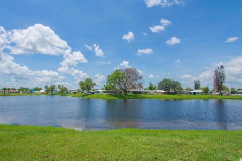 House in St. Lucie, Florida 3 bedrooms, 184.32 sq.m. № 2190256 - photo 8