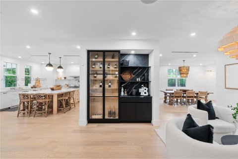 Casa en alquiler en Miami, Florida, 5 dormitorios, 353.77 m2 № 2030148 - foto 29
