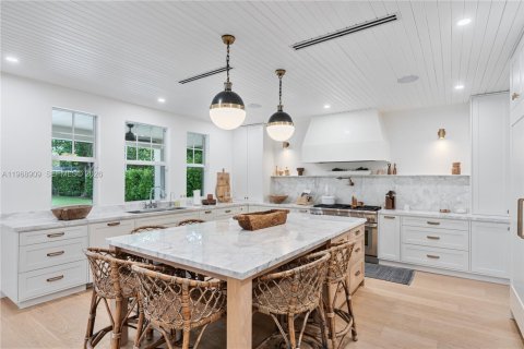 Casa en alquiler en Miami, Florida, 5 dormitorios, 353.77 m2 № 2030148 - foto 24