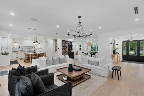 Casa en alquiler en Miami, Florida, 5 dormitorios, 353.77 m2 № 2030148 - foto 19