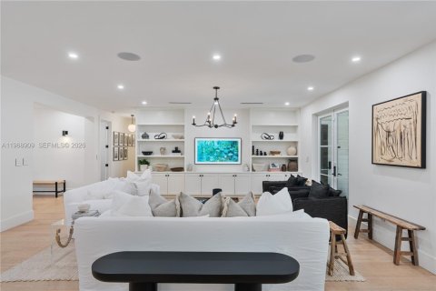 Casa en alquiler en Miami, Florida, 5 dormitorios, 353.77 m2 № 2030148 - foto 17