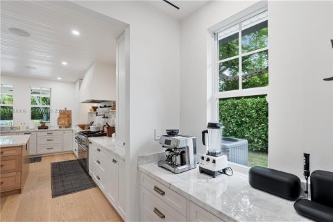 Casa en alquiler en Miami, Florida, 5 dormitorios, 353.77 m2 № 2030148 - foto 28