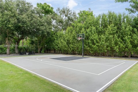 Casa en alquiler en Miami, Florida, 5 dormitorios, 353.77 m2 № 2030148 - foto 11