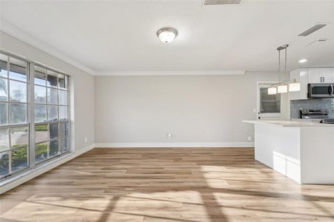 House in Saint Petersburg, Florida 3 bedrooms, 169.73 sq.m. № 1587234 - photo 13