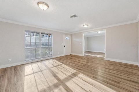 House in Saint Petersburg, Florida 3 bedrooms, 169.73 sq.m. № 1587234 - photo 7