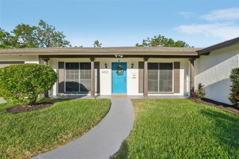 House in Saint Petersburg, Florida 3 bedrooms, 169.73 sq.m. № 1587234 - photo 2