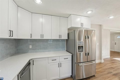 House in Saint Petersburg, Florida 3 bedrooms, 169.73 sq.m. № 1587234 - photo 20
