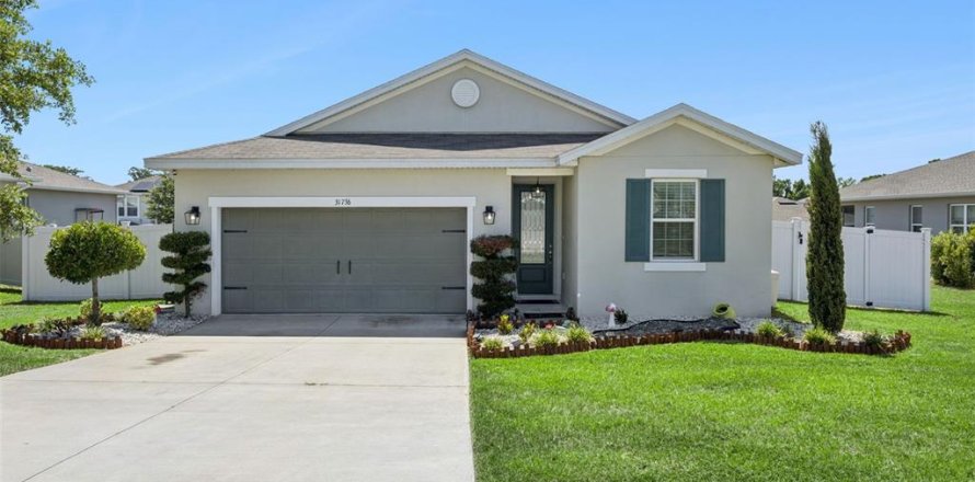 House in Leesburg, Florida 4 bedrooms, 179.12 sq.m. № 2201134