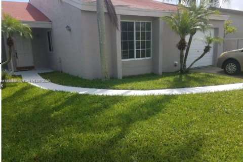 Villa ou maison à louer à Weston, Floride: 3 chambres, 139.54 m2 № 1964624 - photo 8