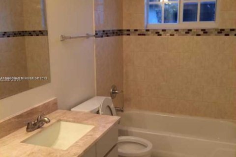 Villa ou maison à louer à Weston, Floride: 3 chambres, 139.54 m2 № 1964624 - photo 6