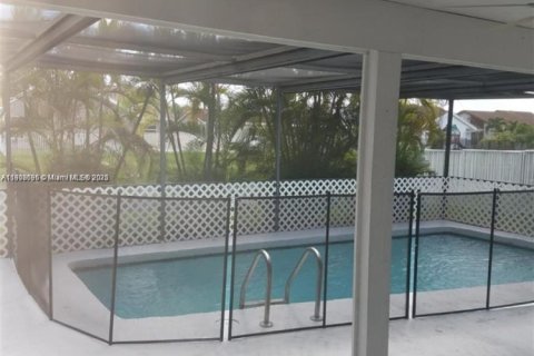 Villa ou maison à louer à Weston, Floride: 3 chambres, 139.54 m2 № 1964624 - photo 7