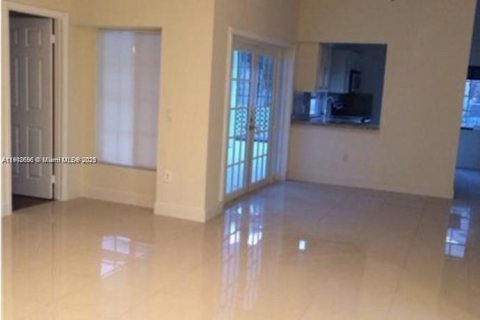 Villa ou maison à louer à Weston, Floride: 3 chambres, 139.54 m2 № 1964624 - photo 3