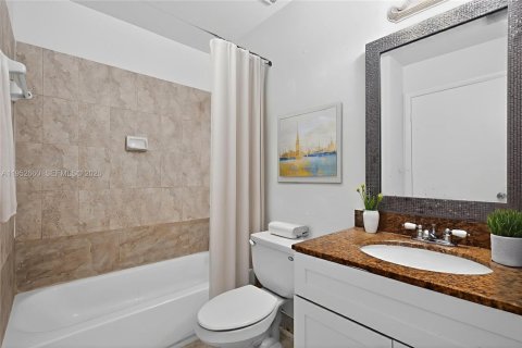 Condominio en venta en Miami, Florida, 1 dormitorio, 90.86 m2 № 2010225 - foto 21