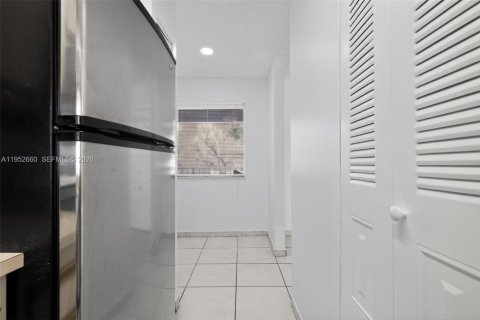 Condominio en venta en Miami, Florida, 1 dormitorio, 90.86 m2 № 2010225 - foto 18